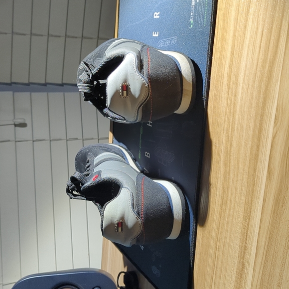 Tommy Hilfiger Men's 10.5 Black and Grey - Picture 3 of 9